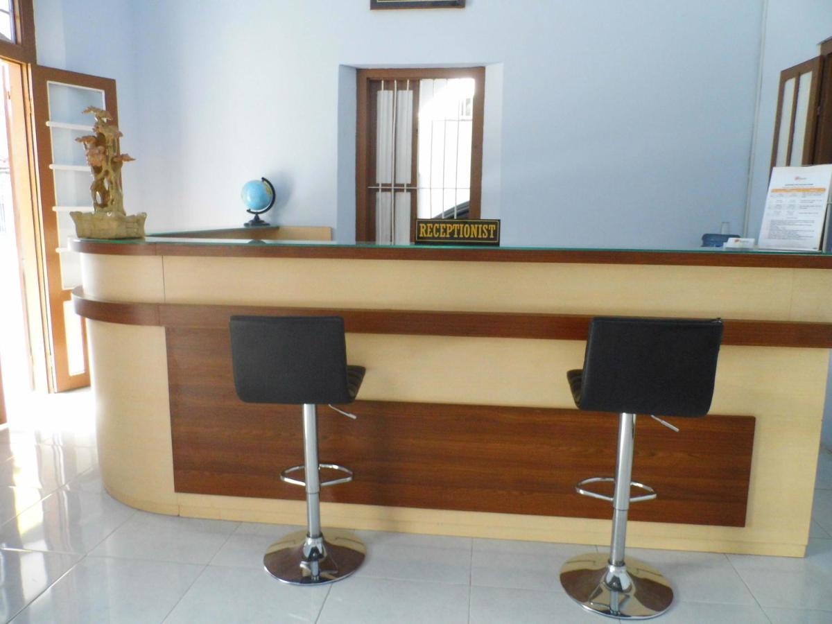 Hotel Ilhami Blitar Exterior foto