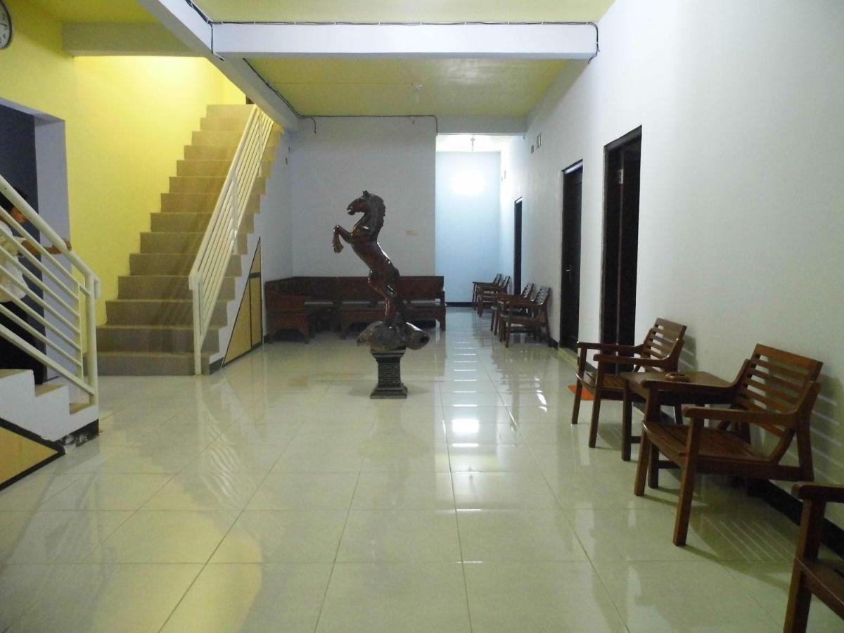 Hotel Ilhami Blitar Exterior foto
