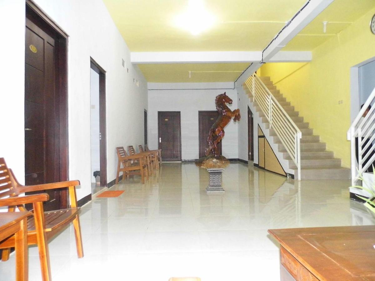 Hotel Ilhami Blitar Exterior foto